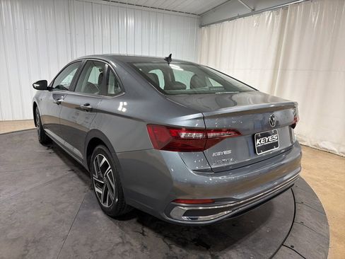 Used 2023 Volkswagen Jetta SEL image 6