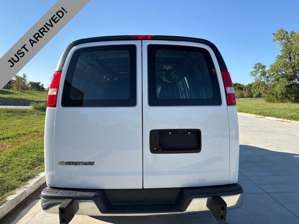 Used 2021 Chevrolet Express 2500 w/ Driver Convenience Package RWD image 6