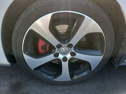 Used 2017 Volkswagen Golf S image 6