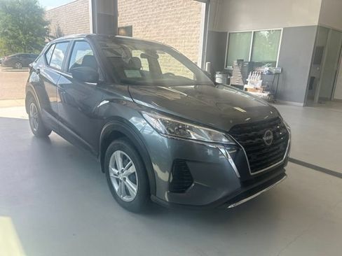 Used 2025 Nissan Kicks Play S FWD image 2