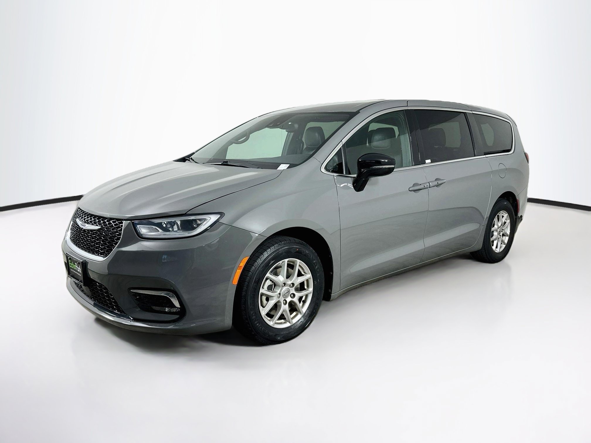 Used 2025 Chrysler Pacifica Select FWD image 3