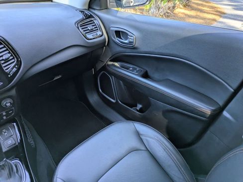 Used 2018 Jeep Compass Limited w/ Navigation Group AWD/4WD image 18