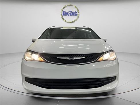 Used 2020 Chrysler Voyager Lxi FWD image 9