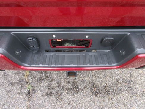 Used 2019 Chevrolet Colorado LT w/ LT Convenience Package RWD image 10