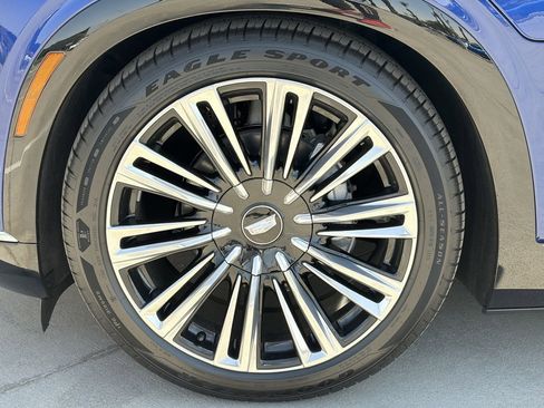 Used 2026 Cadillac Vistiq Premium Luxury w/ LPO, Floor Liner Package AWD/4WD image 9