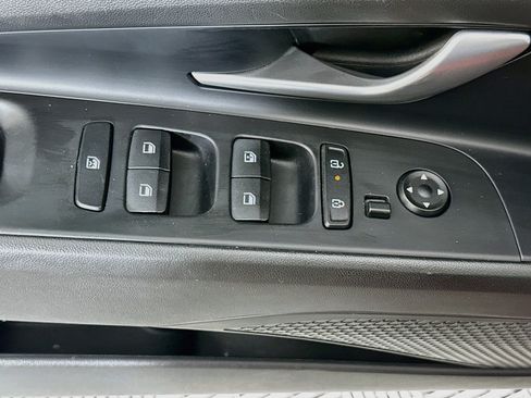 Used 2024 Hyundai Elantra Limited FWD image 15