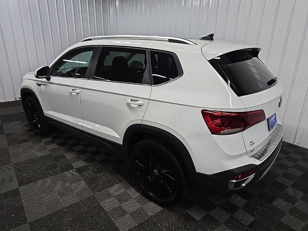 Used 2024 Volkswagen Taos SEL AWD/4WD image 9