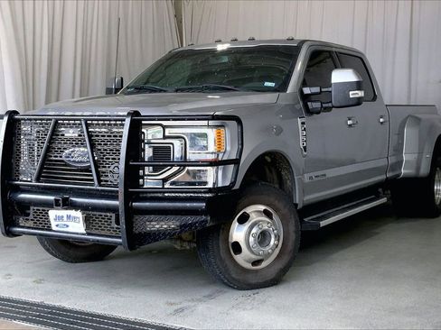Used 2022 Ford F350 Lariat w/ Lariat Ultimate Package AWD/4WD image 2