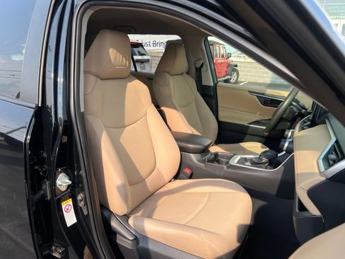 Used 2019 Toyota RAV4 LE w/ All Weather Liner Package AWD/4WD image 46