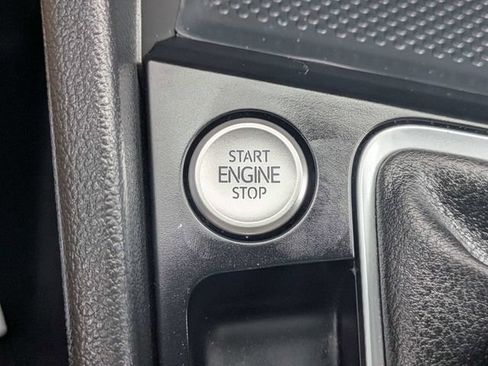 Used 2024 Volkswagen Jetta SE FWD image 29