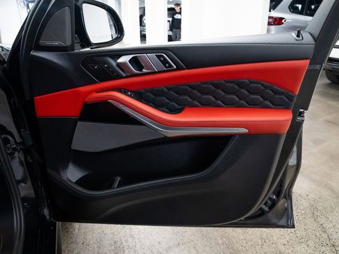 Used 2026 BMW X5 M Competition w/ Executive Package image 24