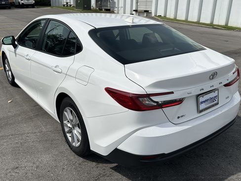 Used 2025 Toyota Camry LE FWD image 8
