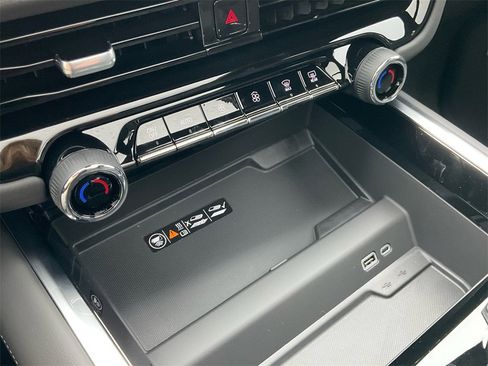 New 2026 Chevrolet Suburban Z71 w/ Comfort Package image 25