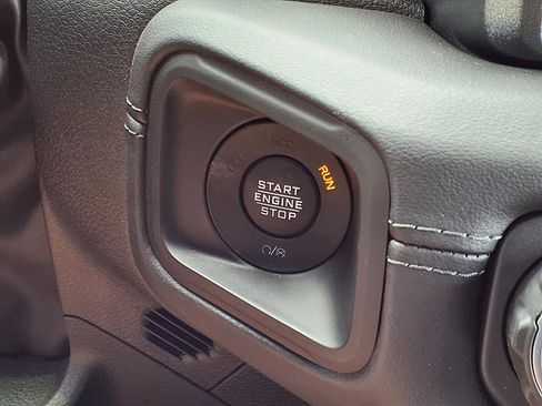 Used 2025 Jeep Gladiator Rubicon image 9