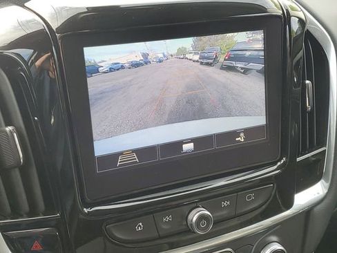 Used 2021 Chevrolet Traverse LT FWD image 29