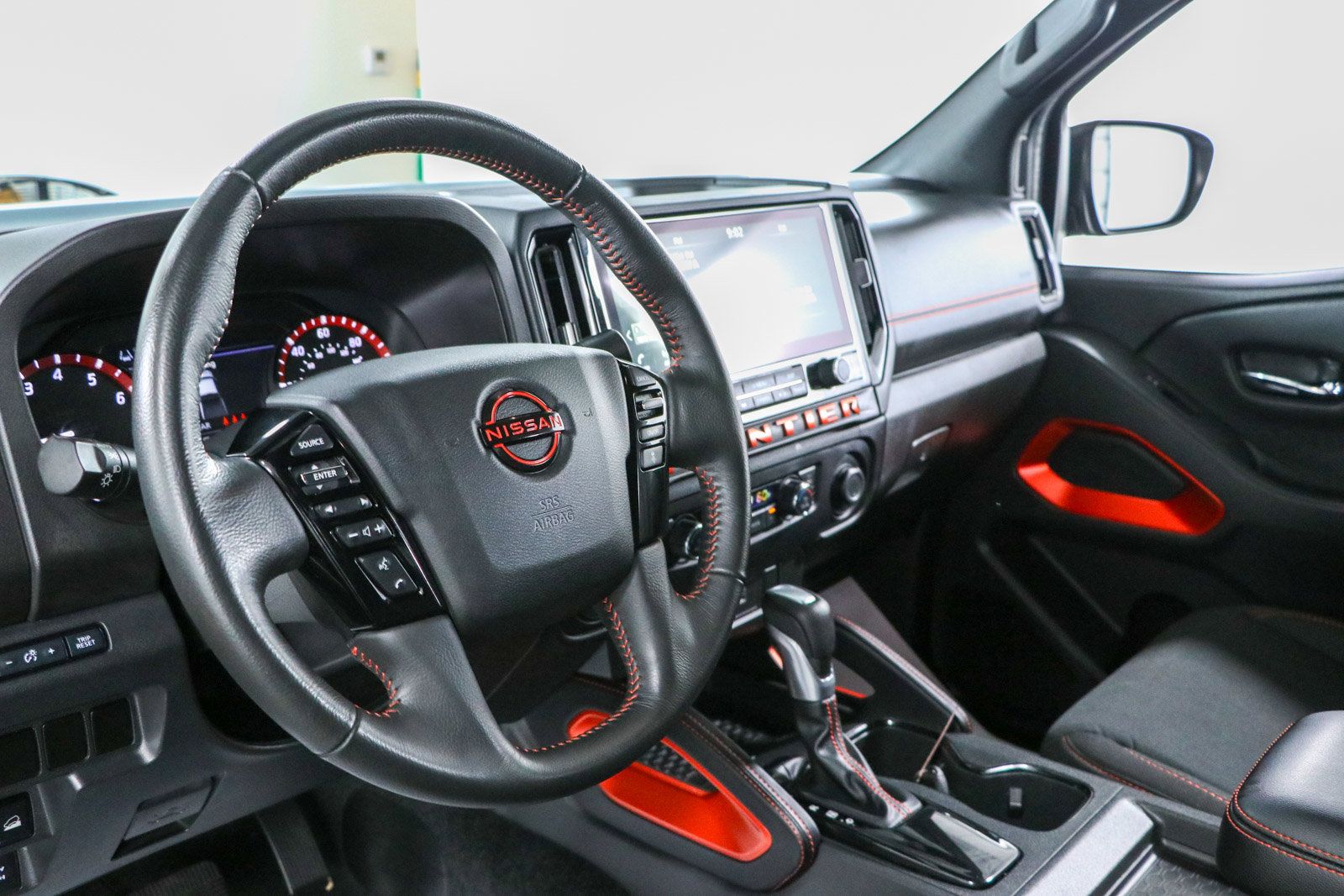 Used 2025 Nissan Frontier PRO-4X w/ Interior Protection Package AWD/4WD image 23