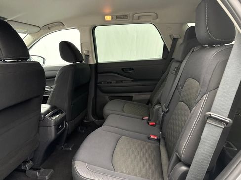 Used 2024 Nissan Pathfinder SV AWD/4WD image 15