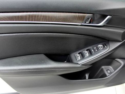 Used 2019 Honda Accord EX image 10