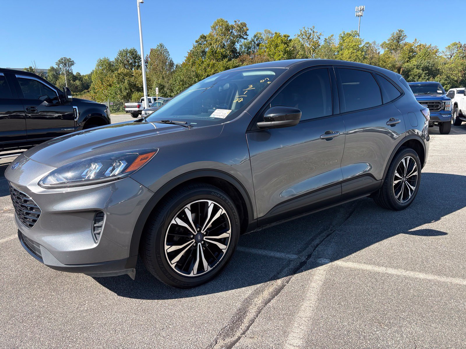 Used 2022 Ford Escape SE w/ SE Sport Appearance Package FWD image 9