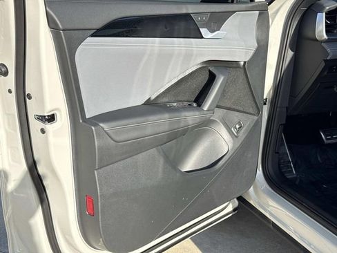 New 2026 Volkswagen Tiguan SE R-Line image 11