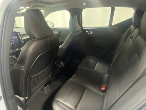 Certified 2025 Volvo XC40 B5 Core image 13