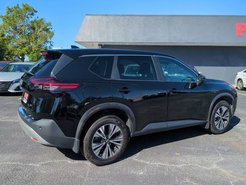 Used 2023 Nissan Rogue SV image 5