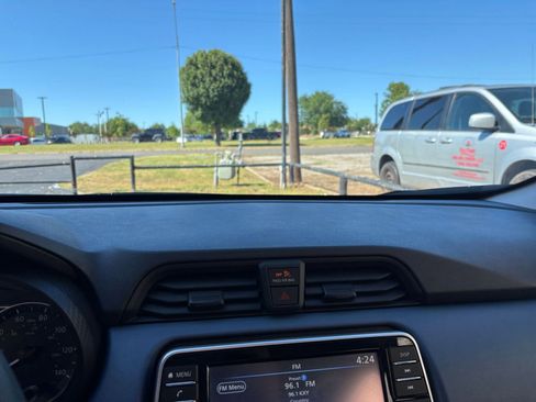 Used 2025 Nissan Versa SV FWD image 17