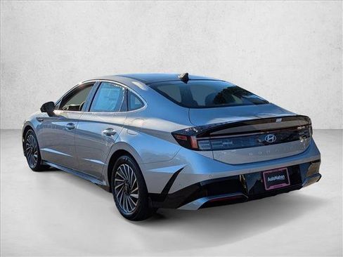 Used 2025 Hyundai Sonata Limited FWD image 8