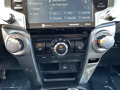 Used 2020 Toyota 4Runner SR5 AWD/4WD image 27
