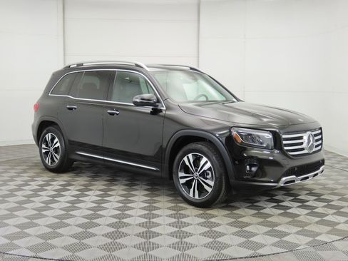 Certified 2025 Mercedes-Benz GLB 250 image 3