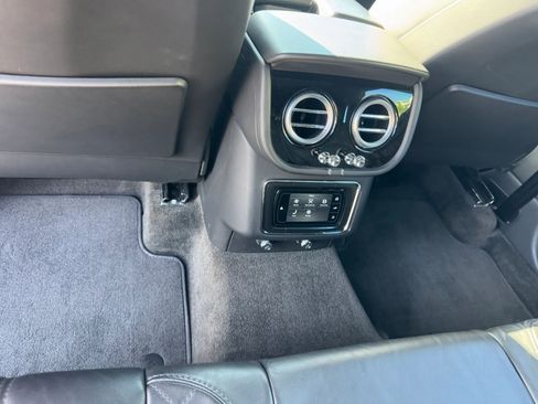 Used 2019 Bentley Bentayga image 13