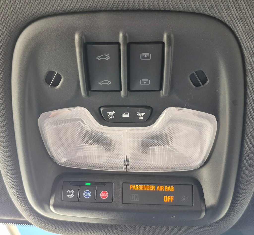 Used 2023 Chevrolet TrailBlazer RS w/ Sun and Liftgate Package AWD/4WD image 9