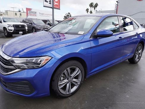 Used 2024 Volkswagen Jetta SE image 4