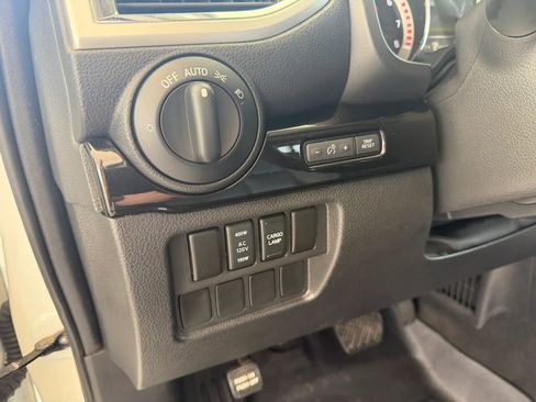 Used 2018 Nissan Titan SV w/ SV Convenience Package AWD/4WD image 11