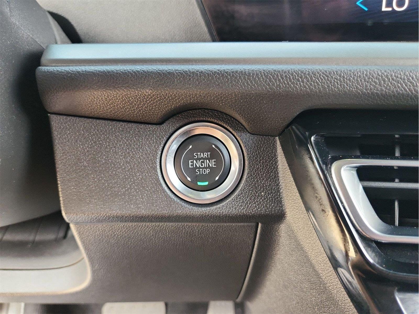 Certified 2025 Chevrolet Traverse LT FWD image 17