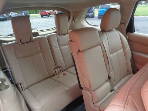 Used 2017 Nissan Pathfinder Platinum AWD/4WD image 17