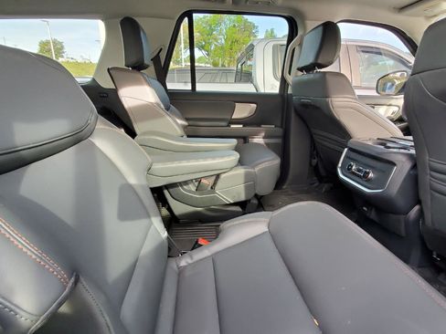 Used 2025 Ford Expedition Active image 6