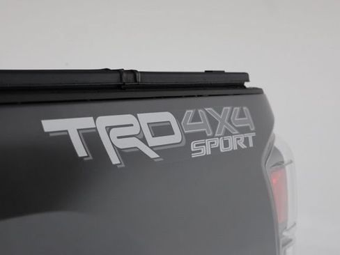 Used 2020 Toyota Tacoma TRD Sport w/ TRD Premium Sport Package AWD/4WD image 11