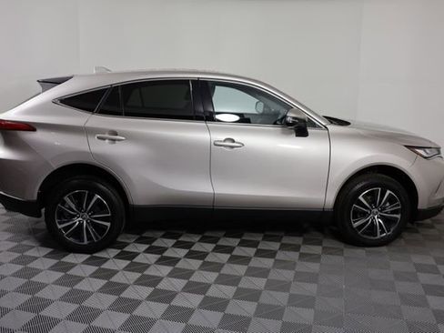 Used 2024 Toyota Venza LE image 8