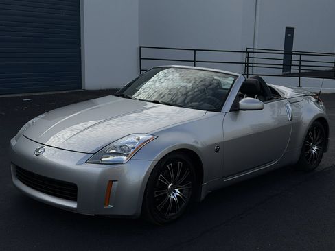 Used 2005 Nissan 350Z Touring RWD image 19