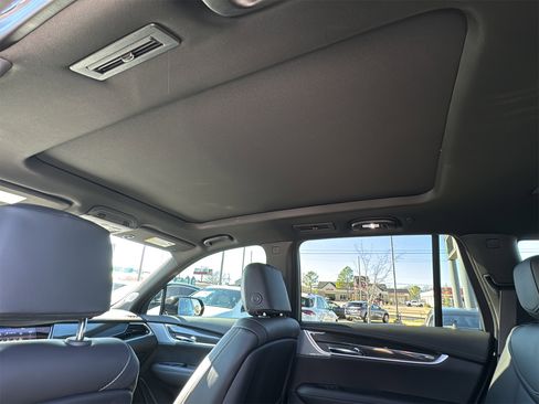 Used 2025 Cadillac XT6 Sport w/ Technology Package image 13