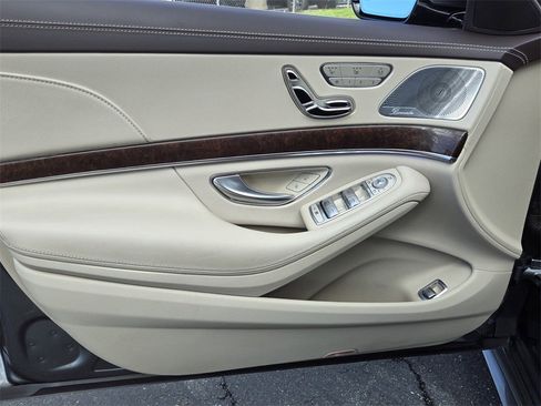 Used 2019 Mercedes-Benz S 560 Sedan image 12
