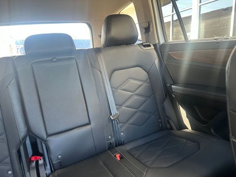 Used 2025 Volkswagen Atlas SE image 38