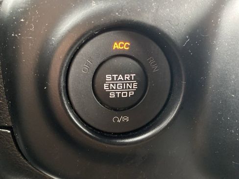 Used 2022 Jeep Wrangler Unlimited Sahara image 31