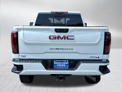 Used 2025 GMC Sierra 2500 AT4 w/ Technology Package AWD/4WD image 4