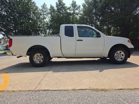 Used 2014 Nissan Frontier S w/ S Preferred Package RWD image 6