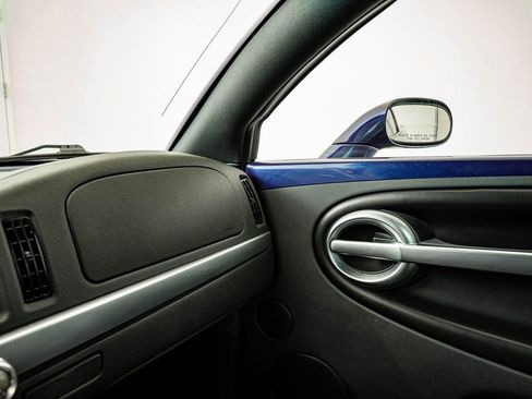 Used 2004 Chevrolet SSR w/ Preferred Equipment Group RWD image 32