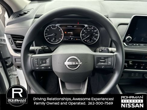 Used 2025 Nissan Rogue S AWD/4WD image 11