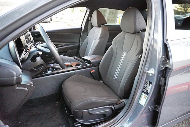 Certified 2025 Hyundai Elantra Sport FWD image 22