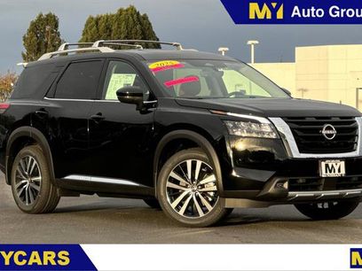 New 2025 Nissan Pathfinder Platinum w/ Cargo Package